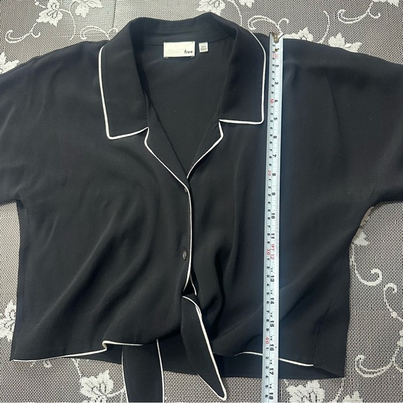 Aritzia Wilfred Free Tie Front Short Sleeve Blouse in Black / White Sz XXS - Picture 3 of 7